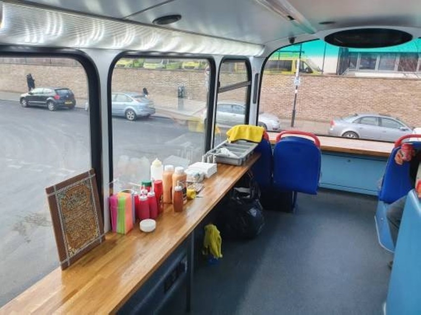 حافلة لندن الشهيرة تتحول إلى مطعم كباب