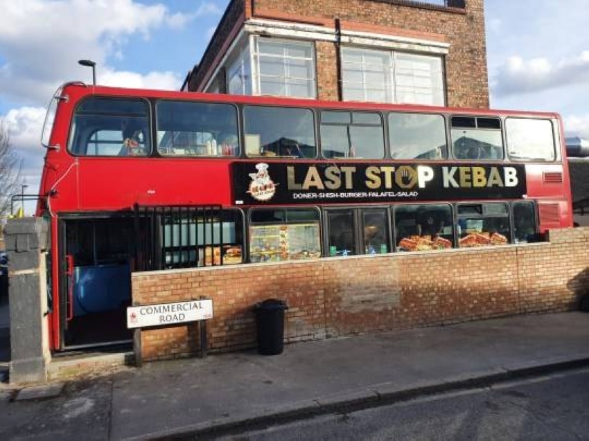 حافلة لندن الشهيرة تتحول إلى مطعم كباب