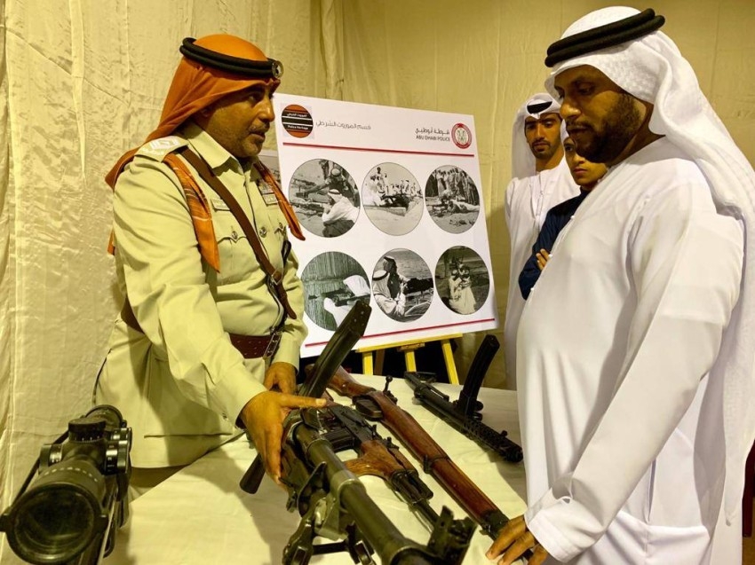 شرطة أبوظبي تعرض أسلحتها القديمة المستخدمة منذ التأسيس