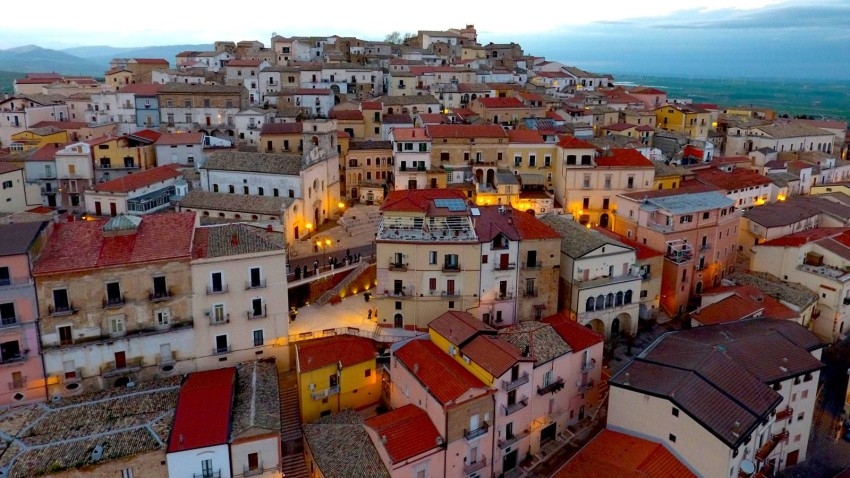 مدينة إيطالية تدفع إيجار السكن لاستقطاب مقيمين