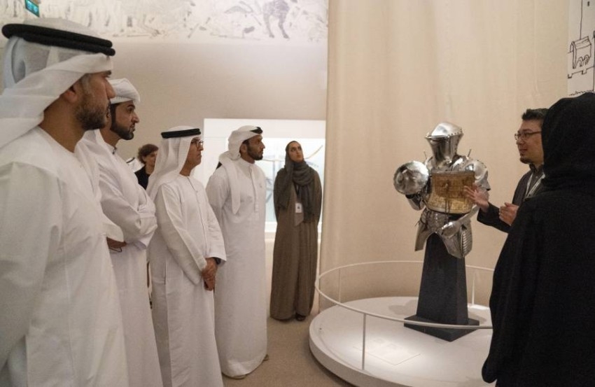 خالد بن محمد بن زايد يزور «فن الفروسية» في «اللوفر أبوظبي»