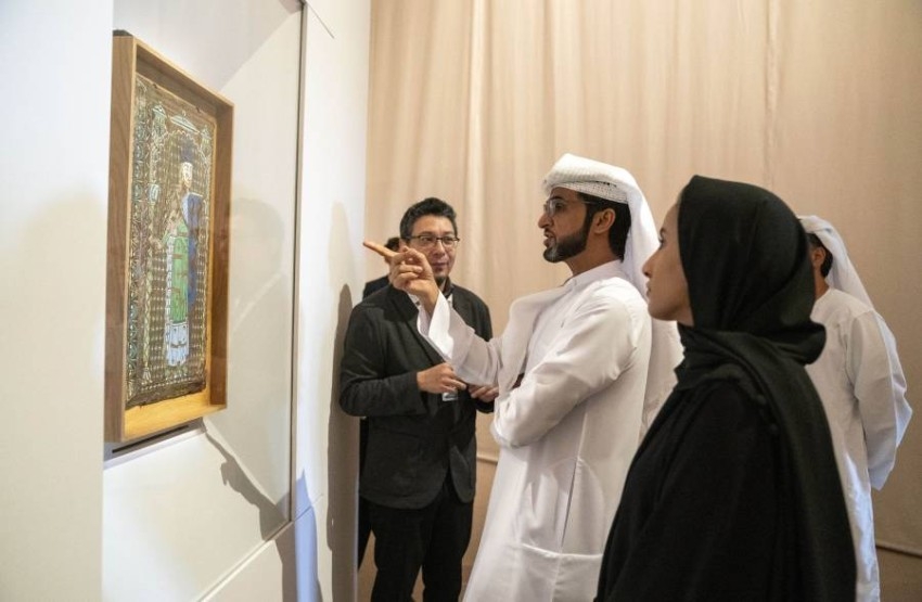 خالد بن محمد بن زايد يزور «فن الفروسية» في «اللوفر أبوظبي»