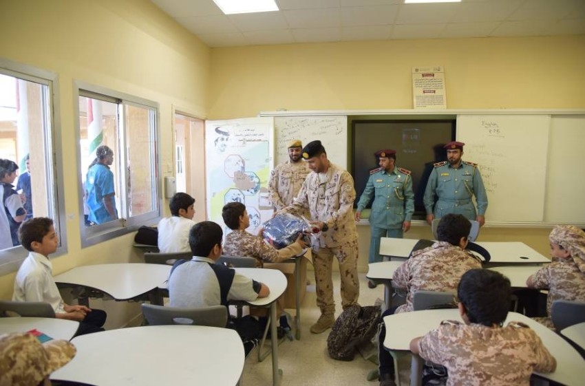 وفد القوات المسلحة يدعو مدارس أم القيوين لحضور «حصن الاتحاد 7»