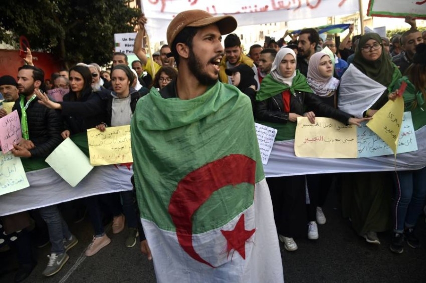الجزائر.. الرئيس يعلن تاريخ بدء الحراك «يوماً وطنياً»