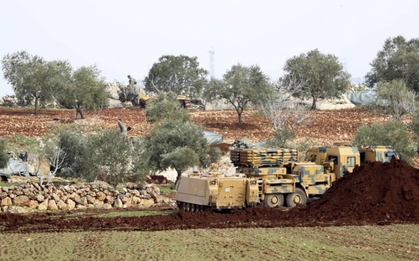 تعزيزات عسكرية تركية إلى سوريا.. وانخفاض الليرة التركية إثر التوترات