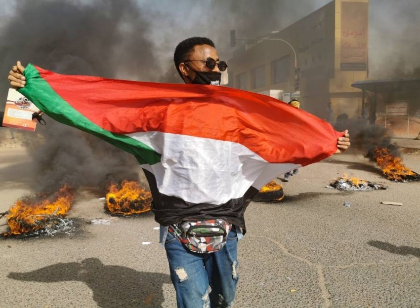 «تجمع المهنيين» يطالب بإقالة وزير الداخلية السوداني