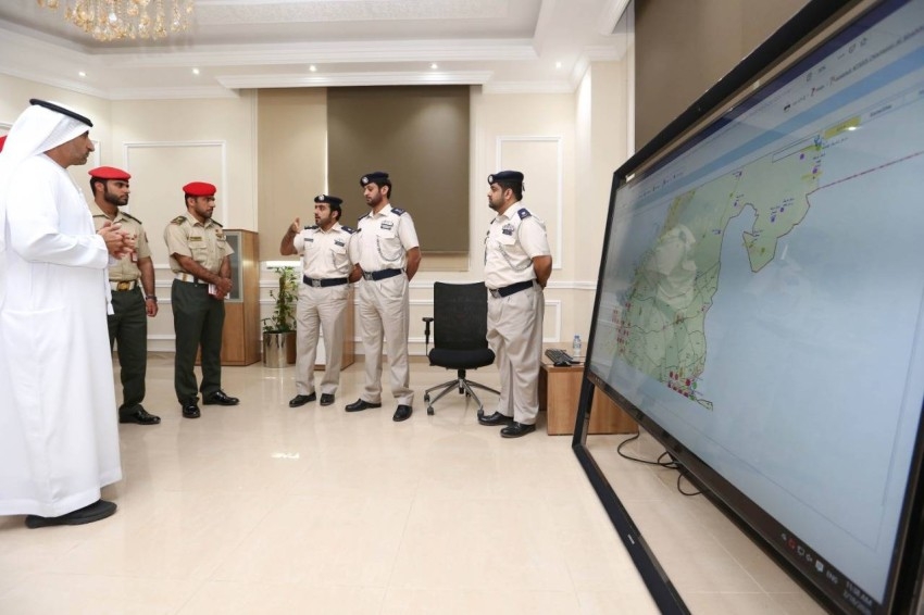الشرطة العسكرية تطلع على تجربة المراقبة الإلكترونية للمحكومين بأبوظبي