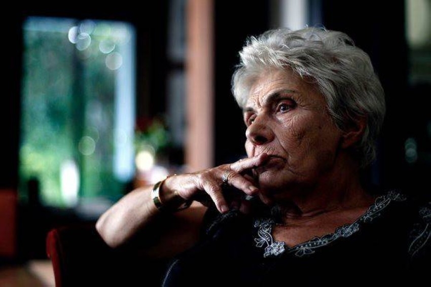 وفاة الشاعرة اليونانية كيكي ديمولا عن 89 عاماً