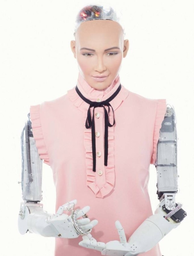 دبي تستضيف «الروبوت صوفيا» لمناقشة الذكاء الاصطناعي في التدقيق الداخلي