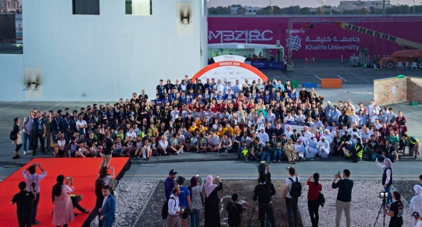 فريق ثلاثي يفوز بالتحدي الكبير في «محمد بن زايد العالمي للروبوت 2020»