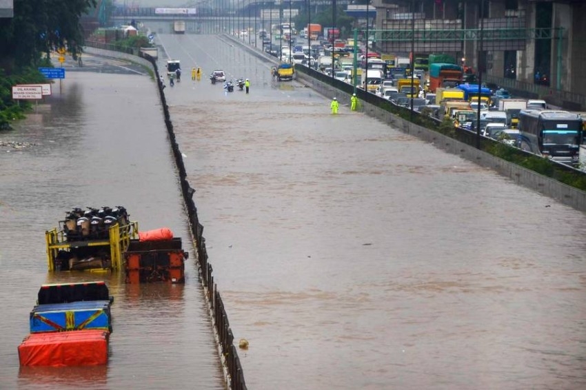 الفيضانات تخلف قتلى في إندونيسيا