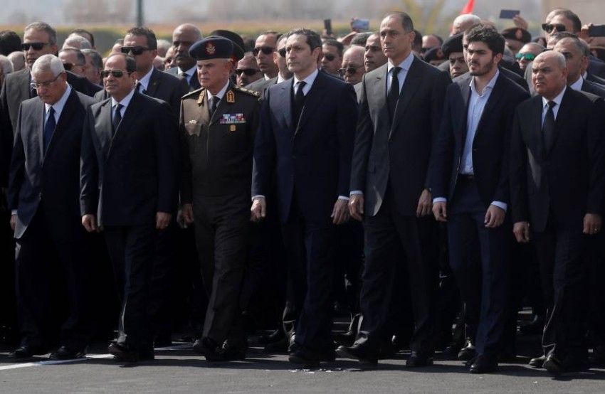 السيسي يتقدم الجنازة العسكرية لمبارك