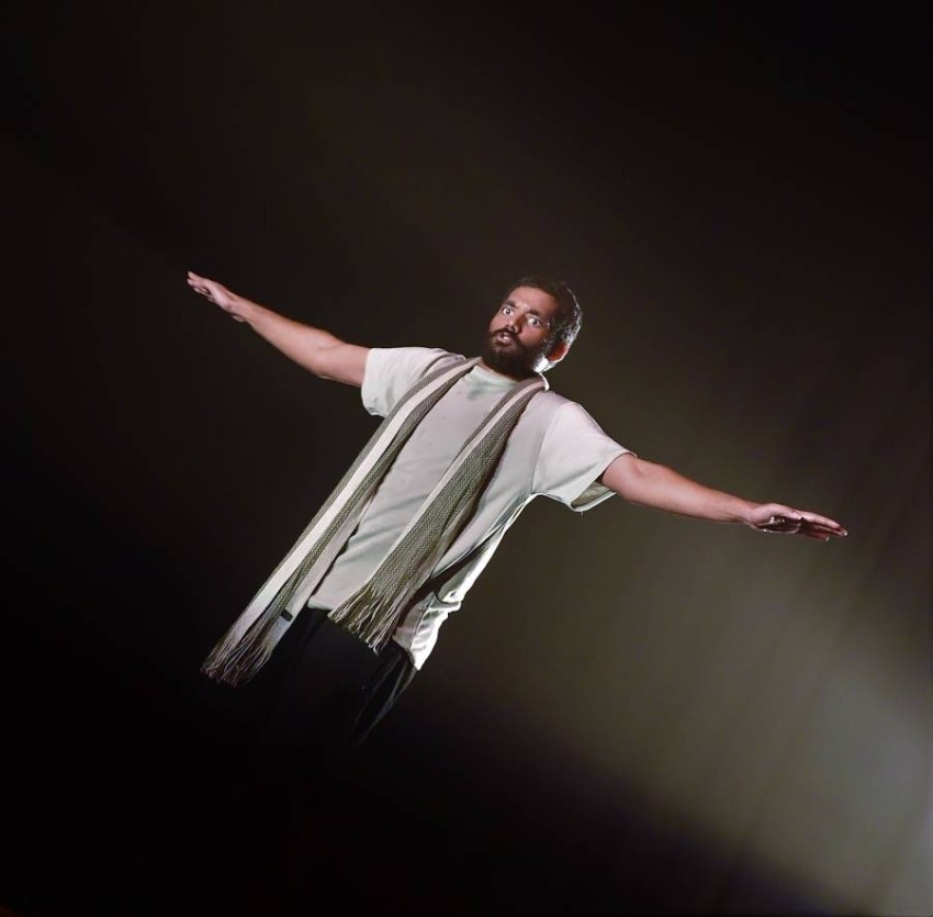 المسرح الإماراتي يجيب على تساؤلات جمهور «الفجيرة للفنون» بمونودراما «المملوك»