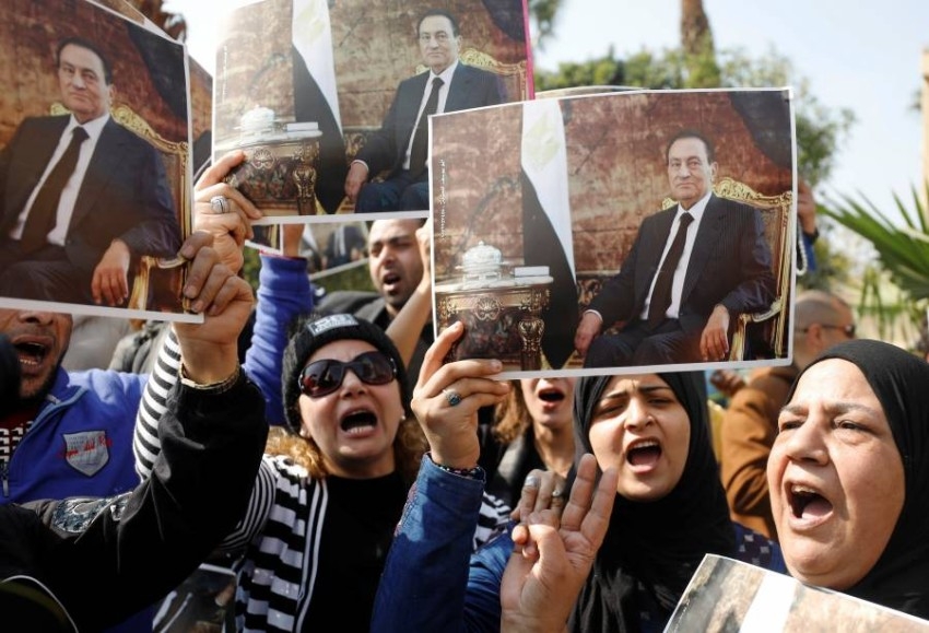 مصريون في وداع مبارك.. واجه مصيره بشجاعة والتاريخ سينصفه
