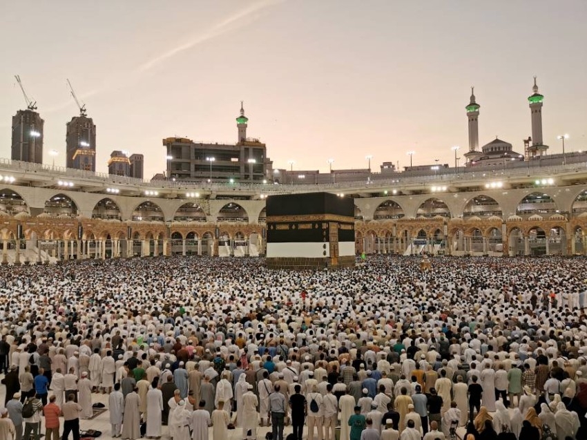السعودية تعلق الدخول للعمرة وزيارة المسجد النبوي مؤقتاً