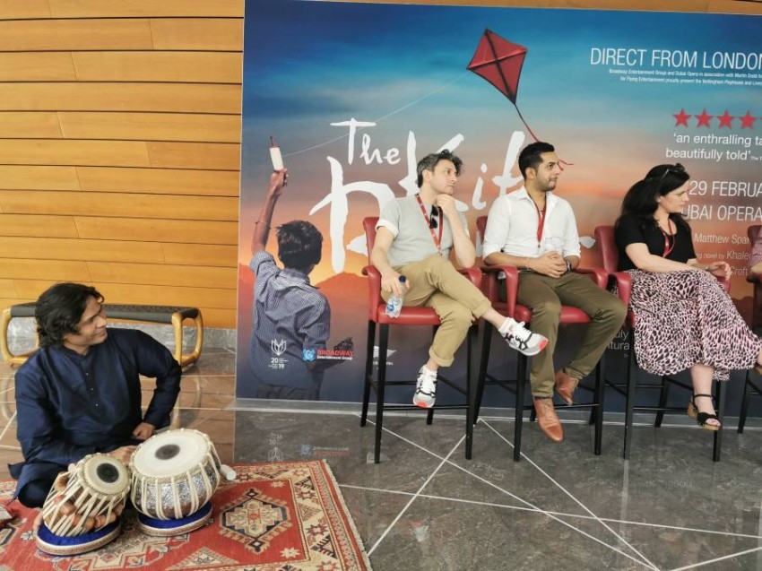 15 ممثلاً يجسدون «عداء الطائرة الورقية» على خشبة دبي أوبرا