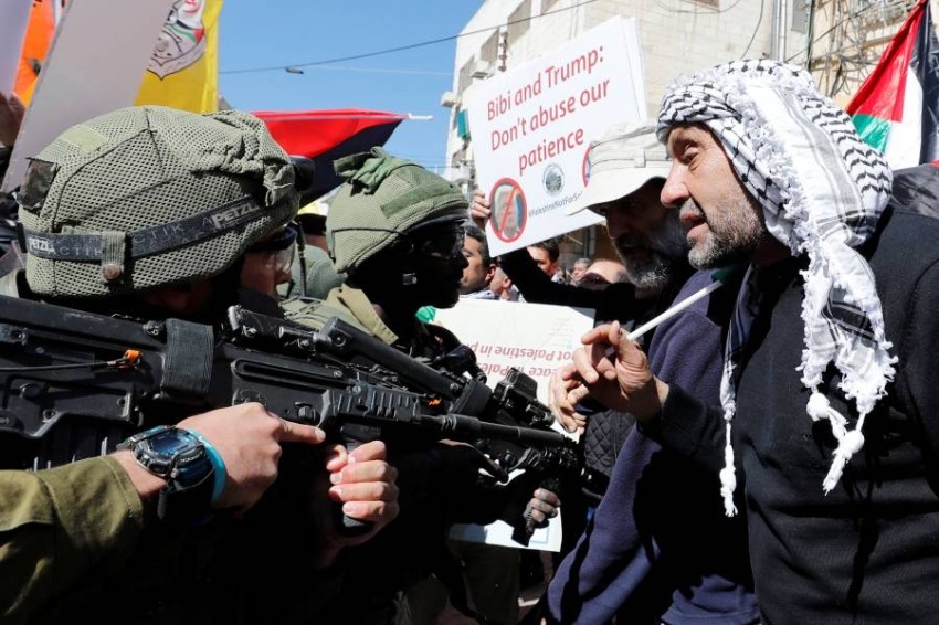 إصابة عشرات الفلسطينيين في مصادمات جنوبي نابلس وفي الخليل
