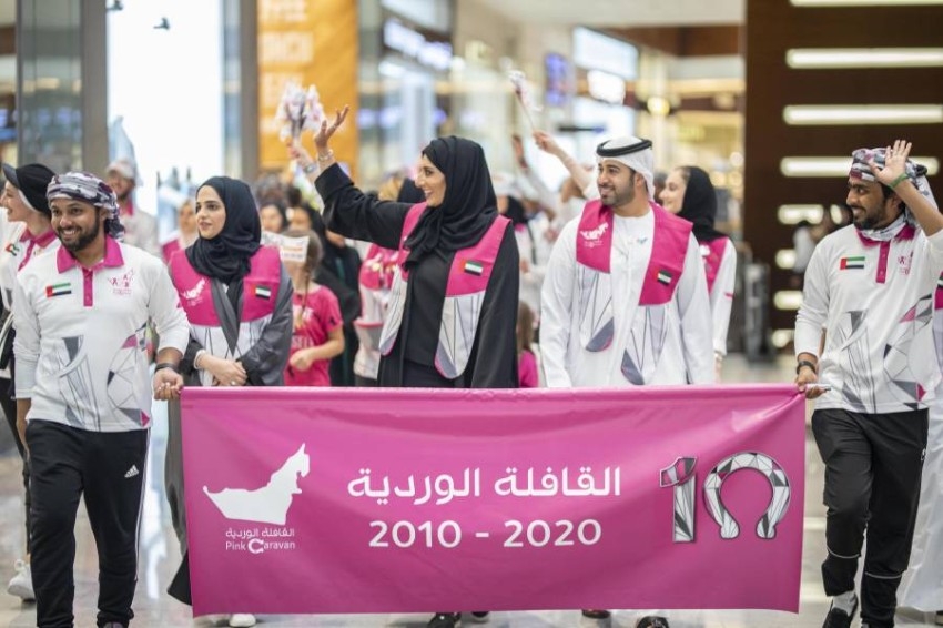شخصيات رسمية وفنية وسفراء صغار يقودون «القافلة الوردية» في دبي