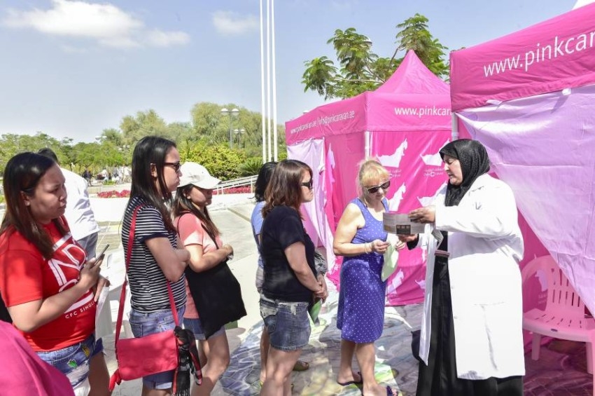 شخصيات رسمية وفنية وسفراء صغار يقودون «القافلة الوردية» في دبي