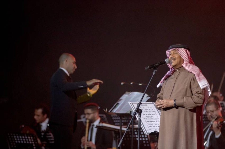محمد عبده يختتم «الفجيرة للفنون» بـ«الأماكن» و«بنت النور»