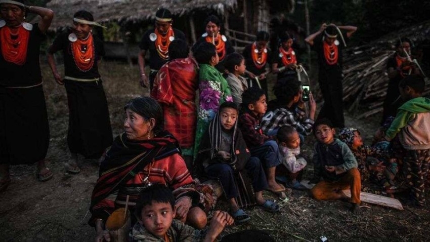 طقوس ليلية ساحرة لشعب الناغا المنعزل في جبال بورما