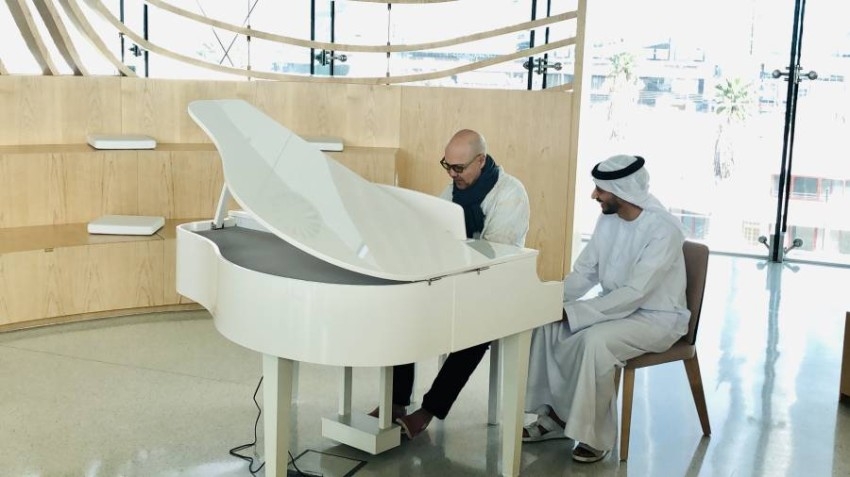 بيسلي صائد «غرامي»  يستكشف  الموسيقى العربية  في  مركز الشباب بأبوظبي