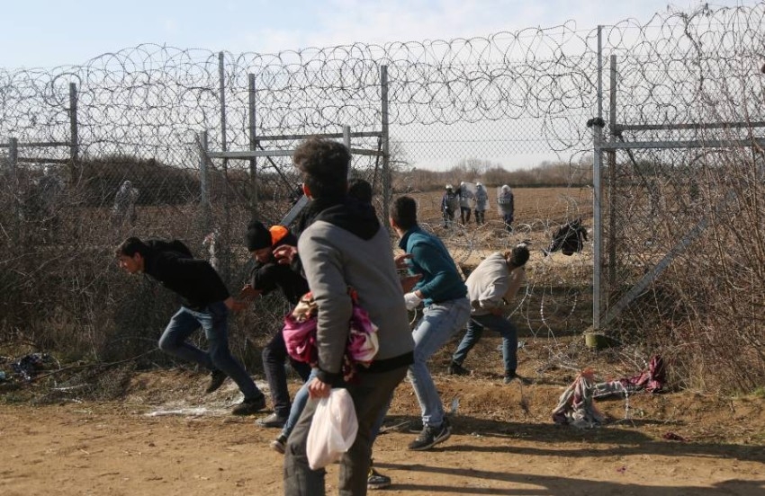 بلومبرغ تكشف كذب ادعاءات تركيا حول تدفق آلاف اللاجئين على الحدود