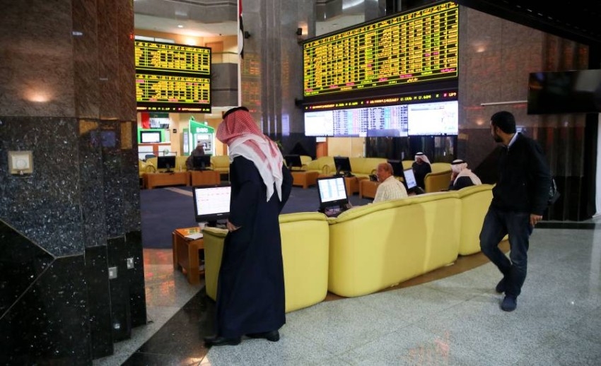 سوق أبوظبي يعلن توزيع أسهم منحة لمساهمي مصرف الشارقة
