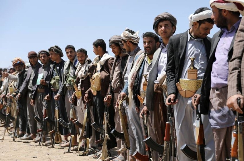 الحوثيون يداهمون منازل برلمانيين في صنعاء ويتكبدون خسائر في الحديدة