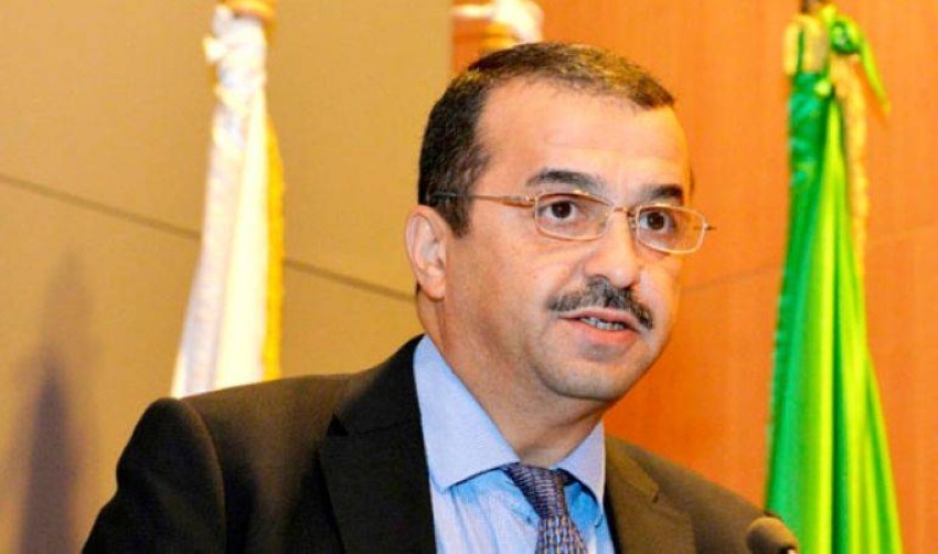 وزير الطاقة الجزائري يطالب بإجراءات سريعة لإعادة التوازن لسوق النفط