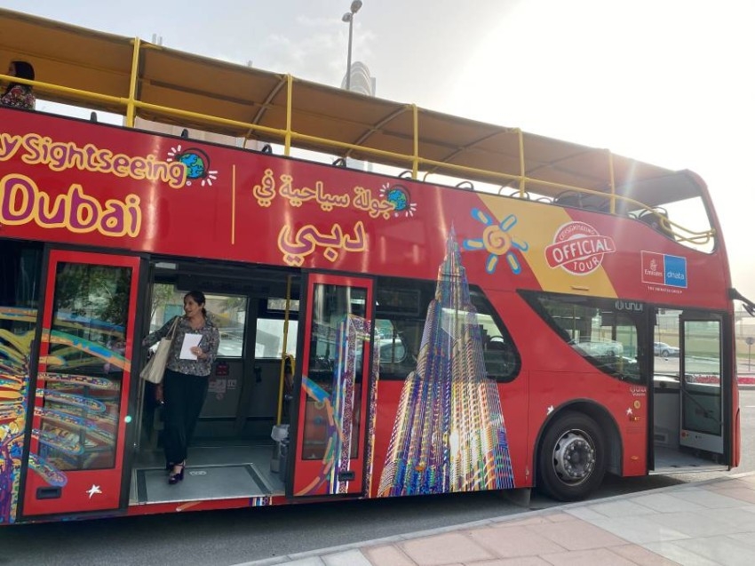 حافلة «دبي للمأكولات» تقود عشاق المذاقات لـ 40 مطعماً عالمياً في 4 ساعات