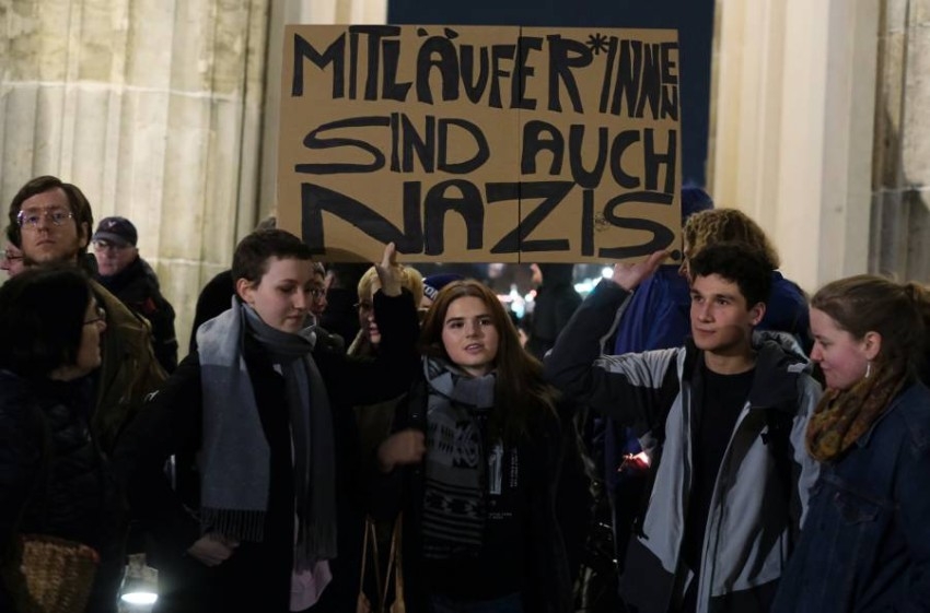 قرار ألماني يسمح بـ«التجسس» على المتطرفين لمكافحة العنصرية