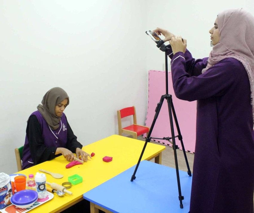 «إغلاق كاميرات النظام» أبرز تحديات الطلبة الصم في «التعليم عن بعد»
