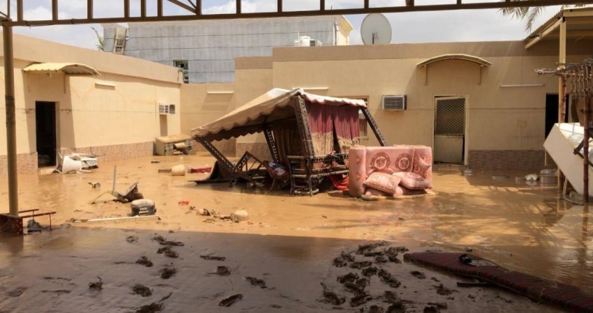 السيول تعاود اقتحام منازل المواطنين في منطقة الفحلين برأس الخيمة