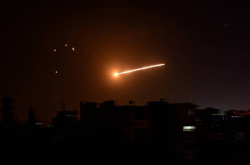 الطيران الحربي الإسرائيلي يستهدف عدة مواقع بقطاع غزة