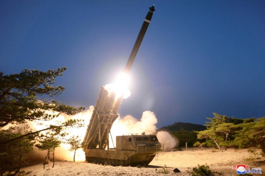 كوريا الشمالية تختبر قاذفات صواريخ فائقة الضخامة