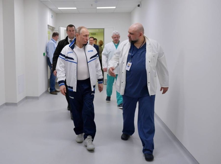 إصابة طبيب رافق بوتين في زيارته لمستشفى «كورونا»