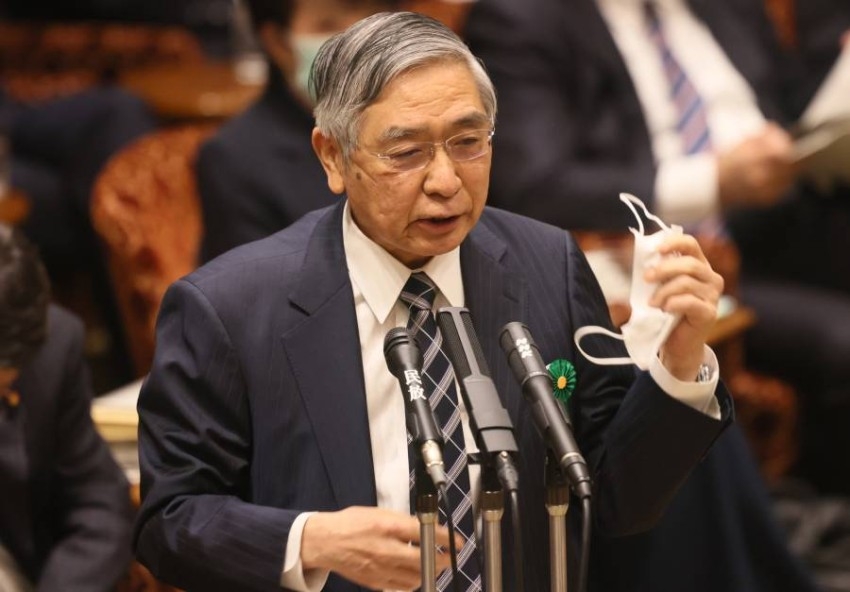 رئيس وزراء اليابان يعتزم توفير أقنعة من القماش لكل أسرة
