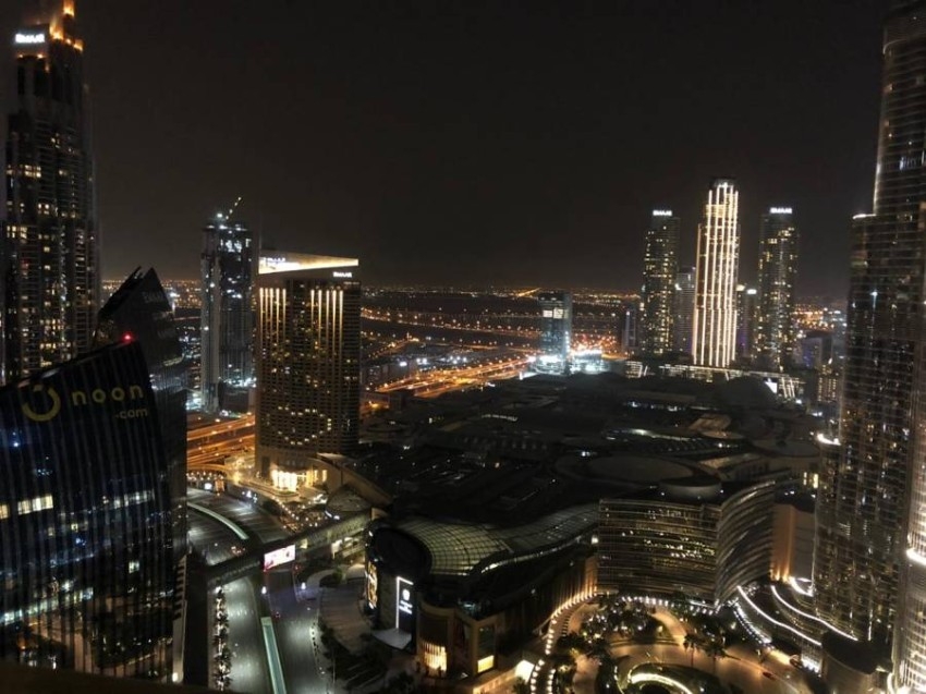 فنادق دبي تضيء واجهاتها ونوافذها بالقلوب تضامناً مع العالم