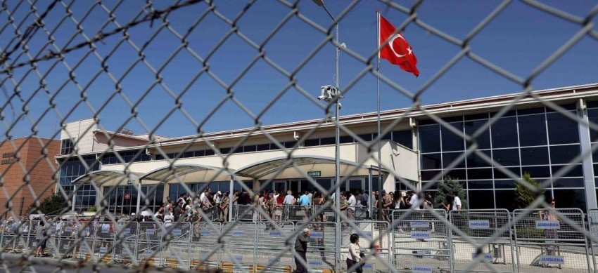 شغب بسجن تركي بعد تمرير قانون يترك الصحافيين والسياسيين فريسة لكورونا