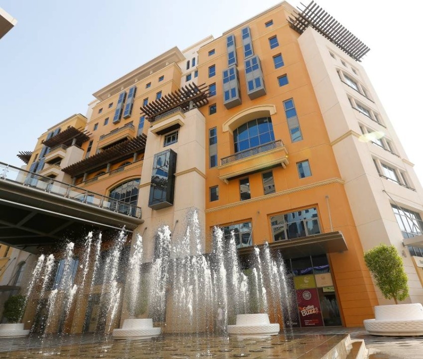 اقتصادية دبي تخالف 14 منشأة تجارية رفعت سعر الكمامات