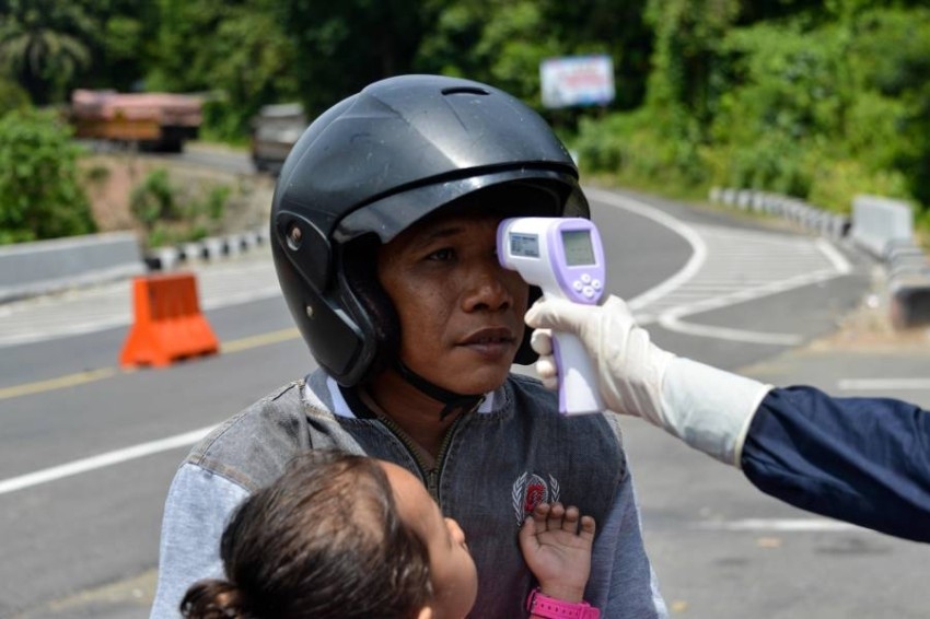 إندونيسيا تأمر المواطنين بارتداء أقنعة الوجه بسبب بكورونا
