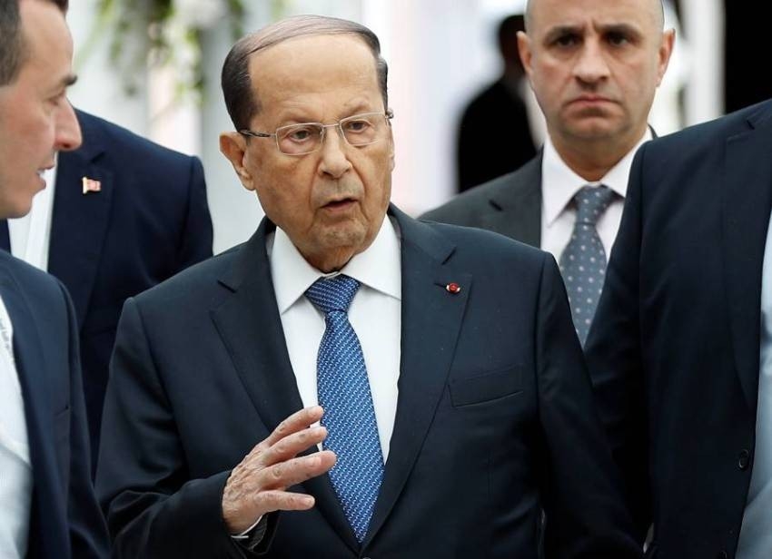 الرئيس اللبناني يؤكد أن بلاده تواجه أزمتين وتحتاج للدعم الخارجي