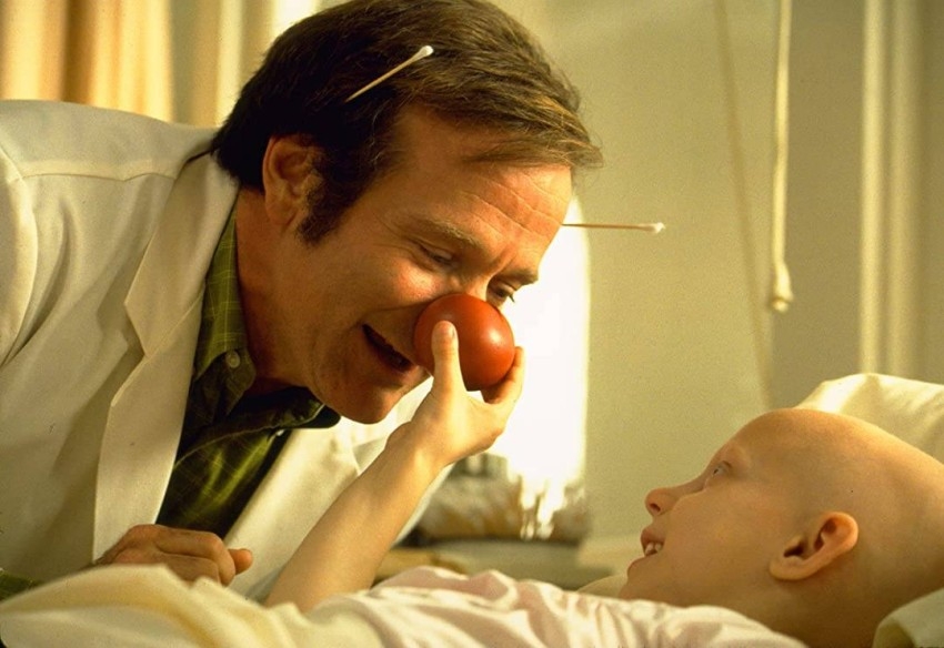 في يوم الصحة العالمي.. أطباء يعالجون الروح والجسد بالضحك والأمل والمحبة في 5 أفلام