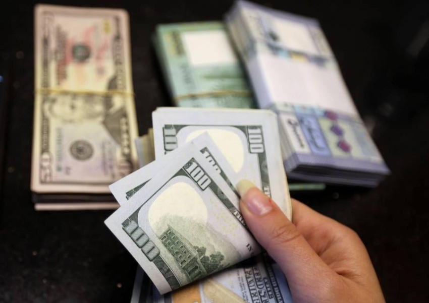 التراجع يغلب على الدولار الأمريكي وسط مكاسب لليورو والإسترليني