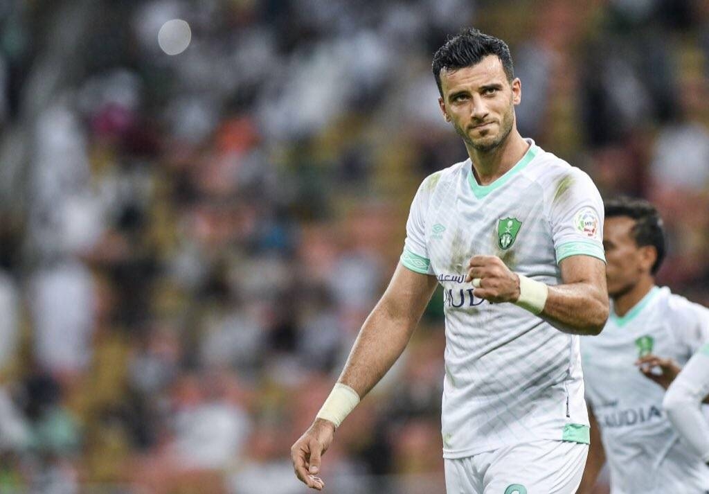 عمر السومة لاعب الأهلي السعودي: جاهز لتخفيض راتبي