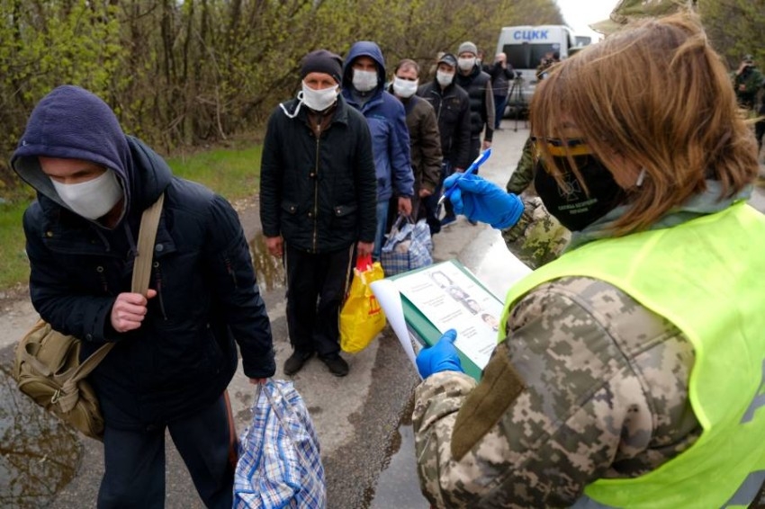 الرئيس الأوكراني ينجز ثالث عملية تبادل للسجناء مع «متمردي الشرق»