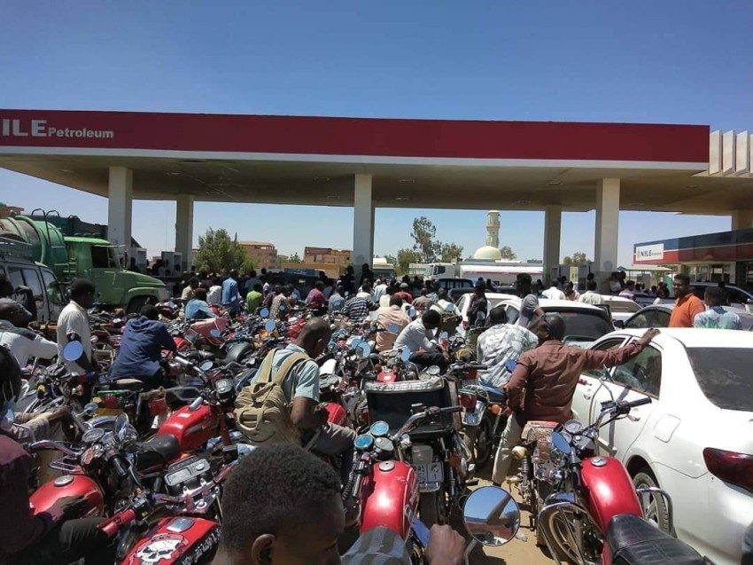 السودان.. طوابير الخبز والغاز تتحدى الحظر وترفض الخضوع لقيود «كورونا»