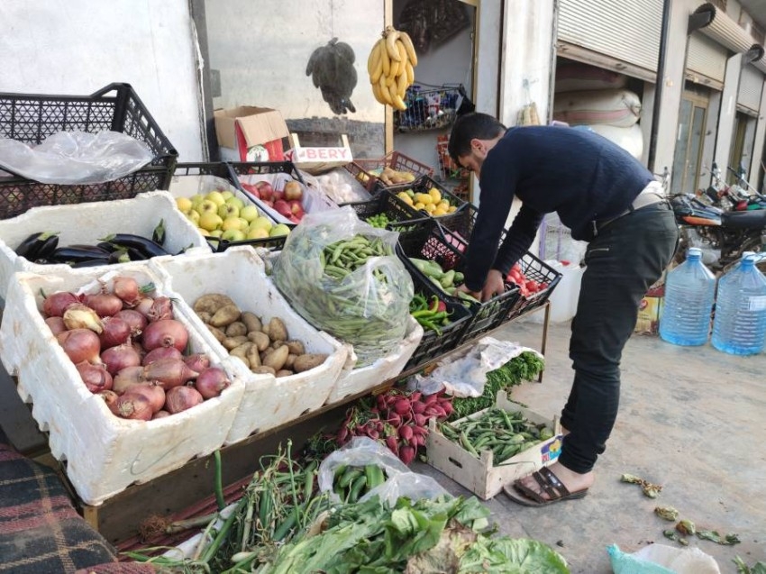 ارتفاع جنوني في الأسعار يزيد معاناة سكان مخيمات إدلب مع حلول رمضان