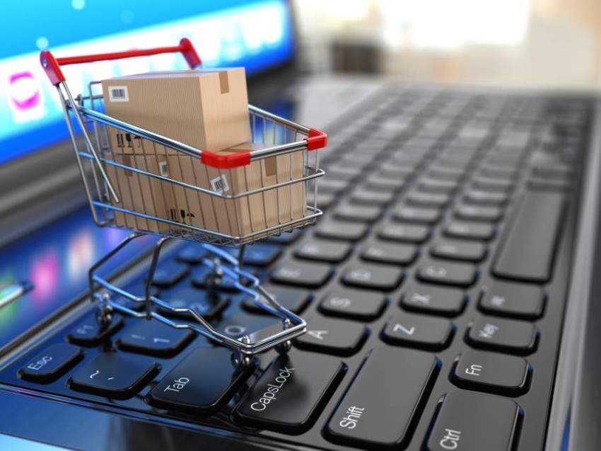 انخفاض مبيعات التجزئة وارتفاع مبيعات البقالة عبر الإنترنت في الإمارات